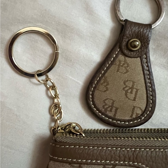 NIB Dooney and Bourke set, brown leather + canvas keychain and wristlet. Logo - Picture 2 of 9